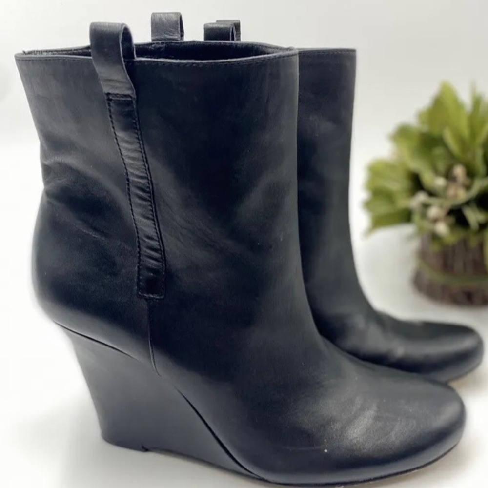 Womens Vince Camuto Gemina‎ Black Leather Zip Wedge Ankle Boots Sz 7.5